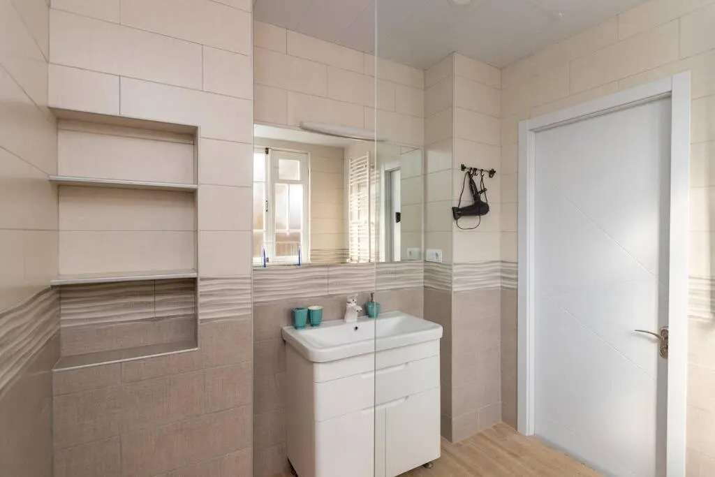 Precious 2 Bedroom apt In The Heart Of Tbilisi