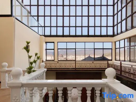Shangri-La Qibei Homestay (Dukezong Ancient City)