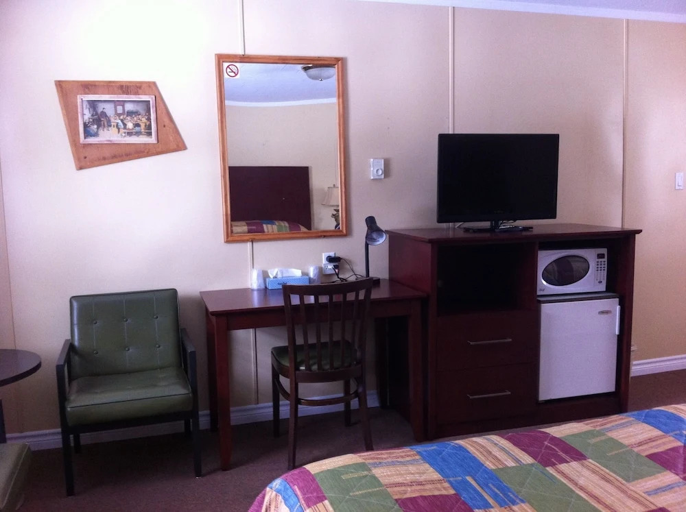 Deep River Motel
