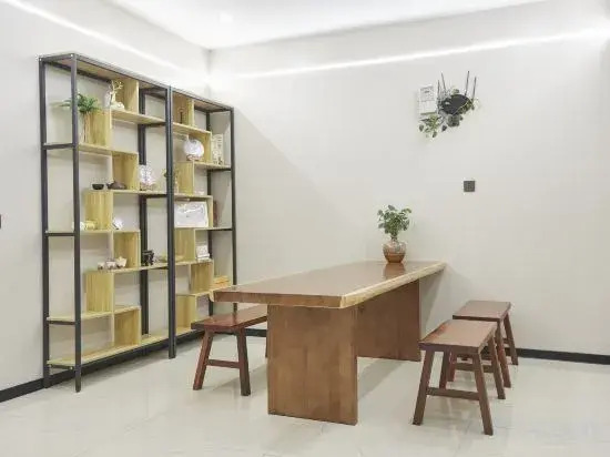 Yiyue Online Apartment (Hangzhou Bay Century City)