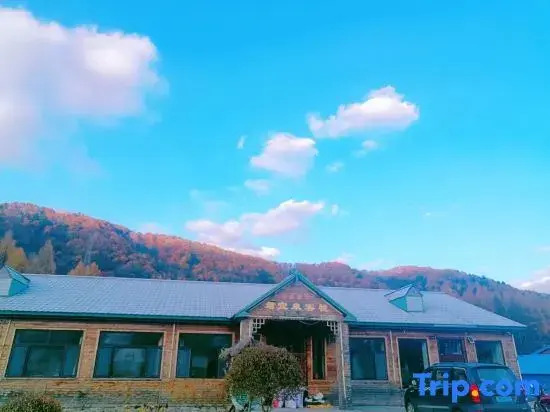 Xuegu Junbao Inn (China Snow Valley Scenic Area)