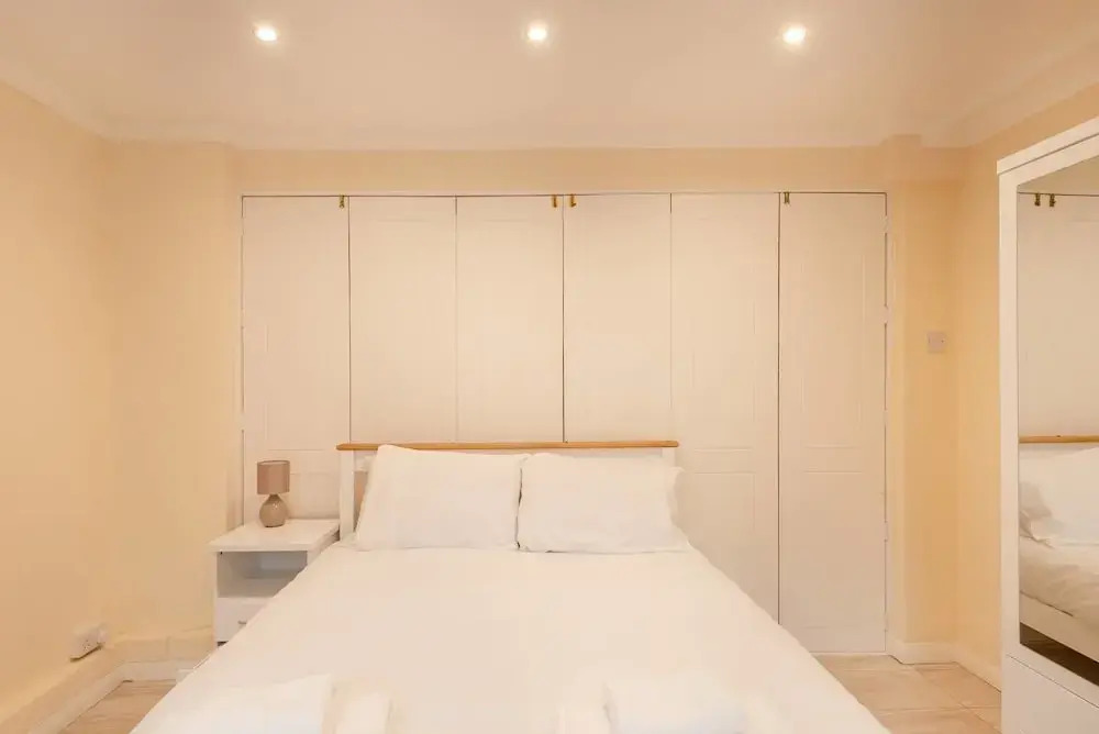 Great 2 Bed, for 3 Guests, 5 Mins to Paddington!