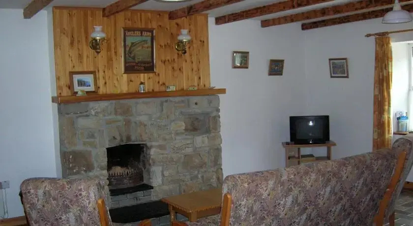 Riverbank Cottages