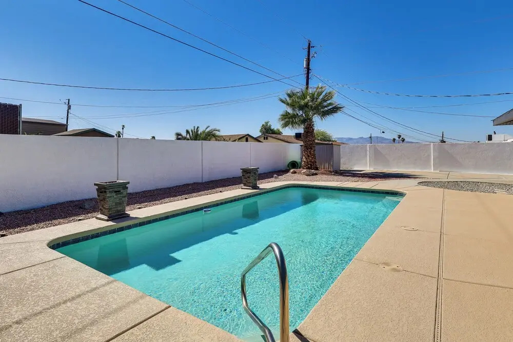 3 Mi to London Bridge: Sleek Home w/ Outdoor Haven