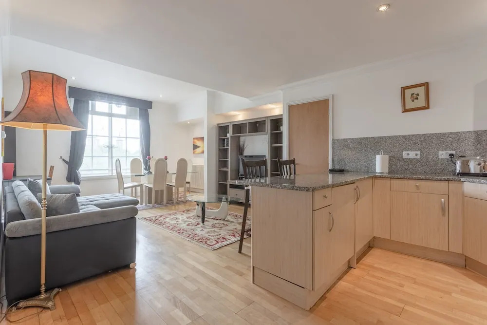 2 Bedroom Flat With Tower Bridge View