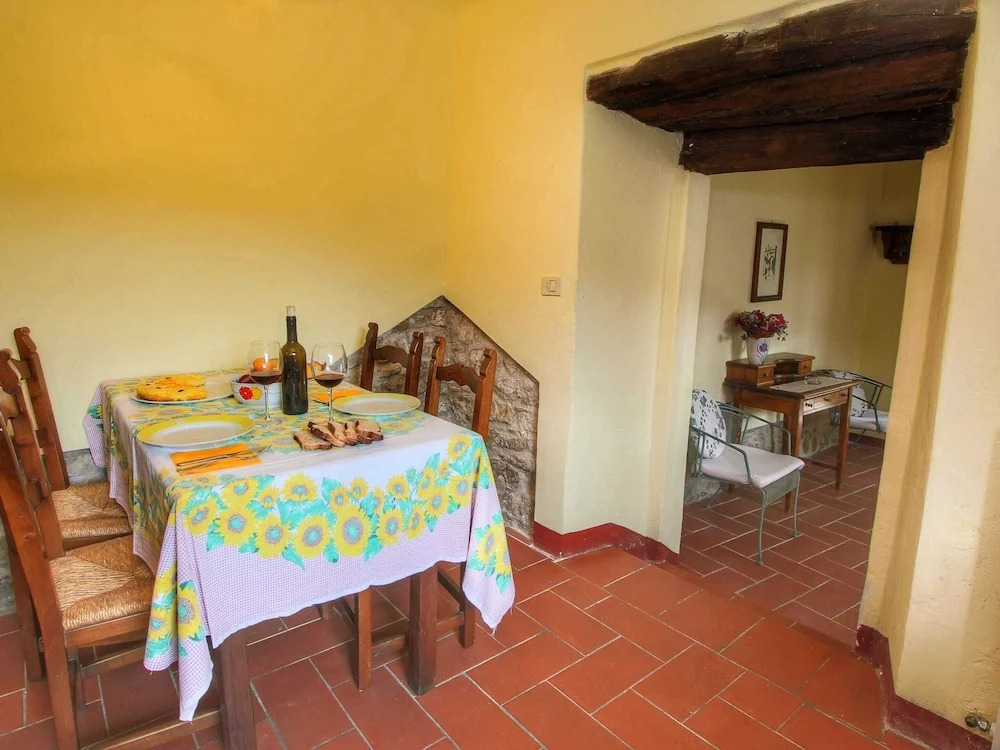 Farmhouse with stables, horses and the ability to make horseback riding