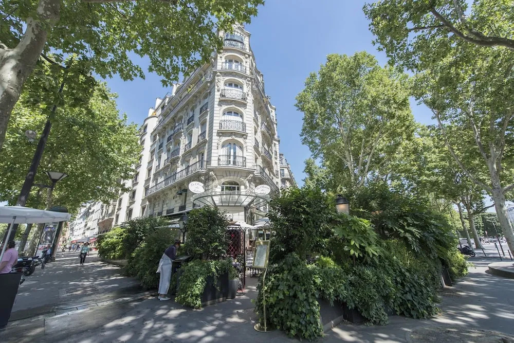 Luxembourg Gardens Hideaway