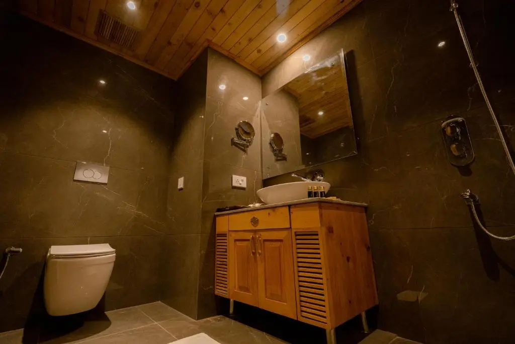 Tiaraa Hotels & Resorts - A Luxury Resort Manali