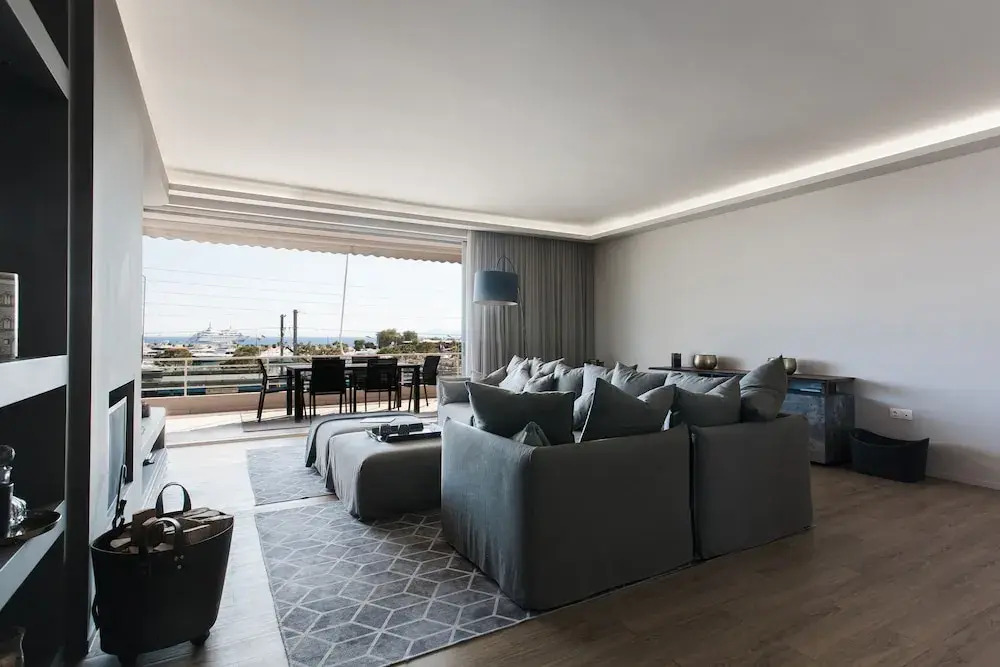 5BD 2 Level Beachfront Luxury Apt by the Olon