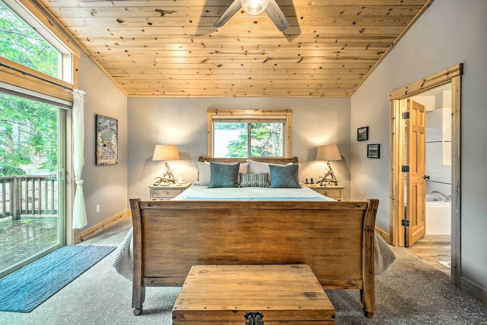 Bikes, Grill & Views: Luxe Truckee Cabin!