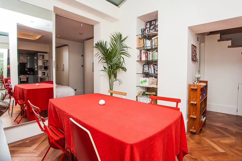 Stylish 3 Bed Apartment Next to Hyde Park