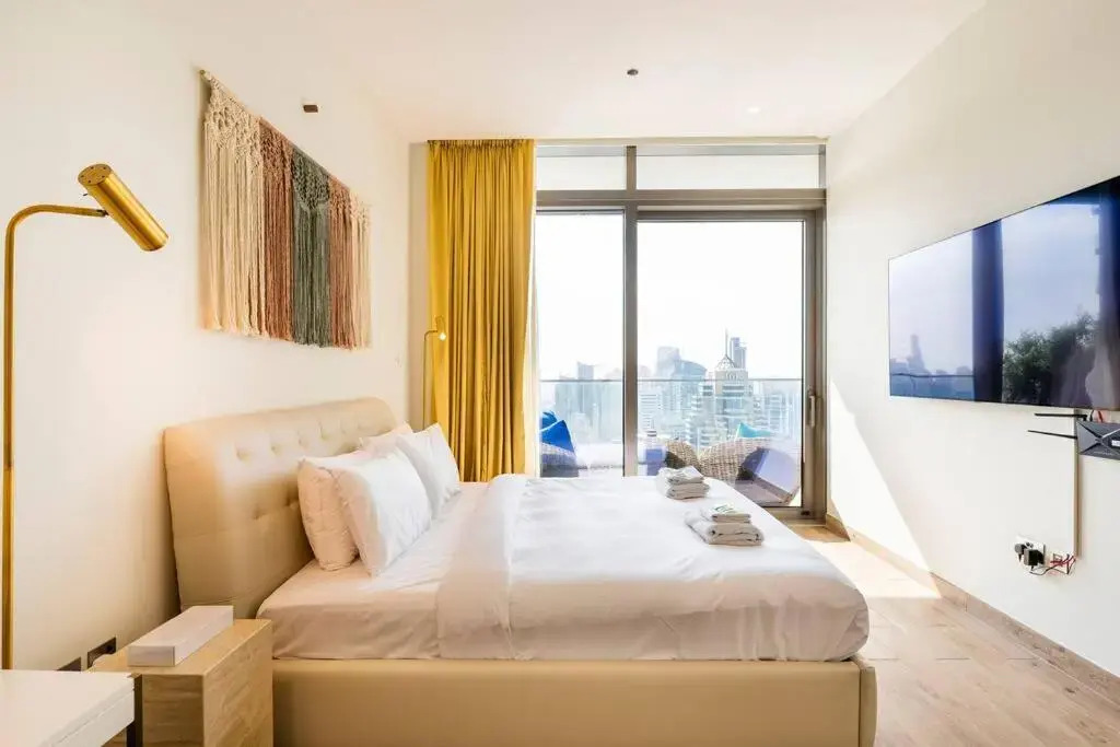 Mesmerizing 1BR w/ Full Marina View at Marina Gate