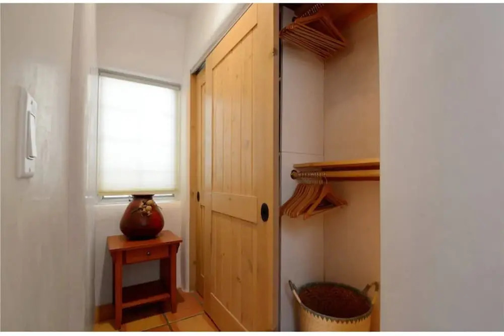 Buenas Noches - Quintessential Eastside Getaway With Spacious Patio, Two Kiva Fireplaces, Walk to Canyon Rd. and the Plaza