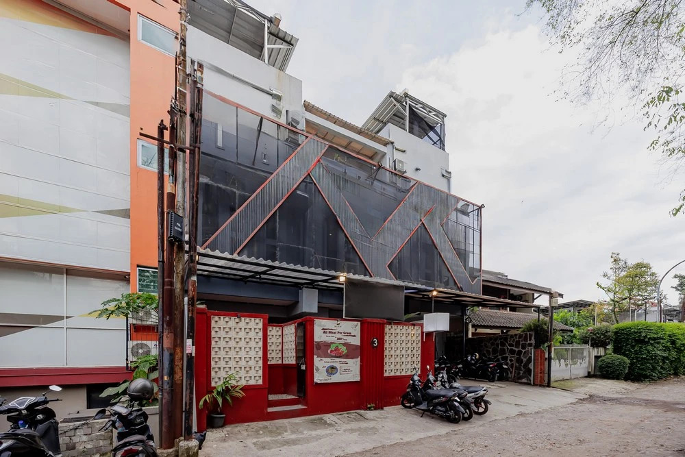 RedDoorz Plus at D San Residence Buah Batu