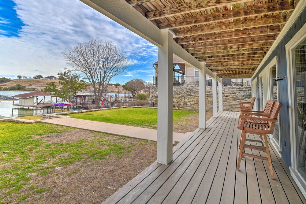 Lake Dayz Granbury Retreat w/ Private Dock!
