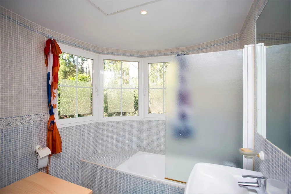 3 bed apartment close to beach BB43