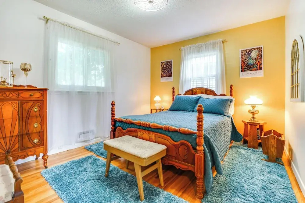 Family-friendly Cottage Grove Home w/ Fireplace!