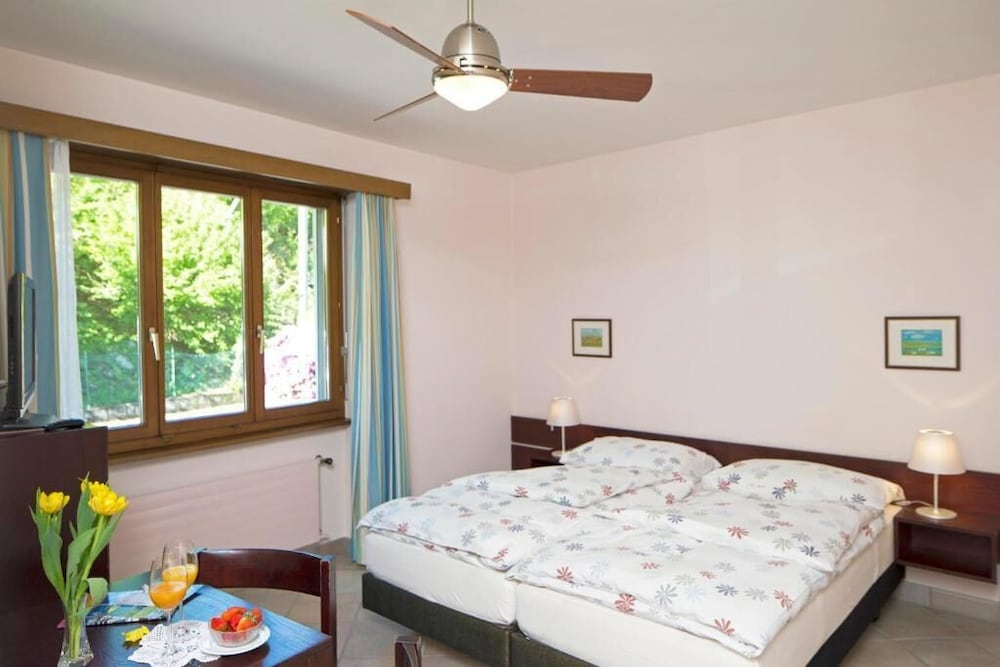 Hotel Garni Elena, Pool & Garden