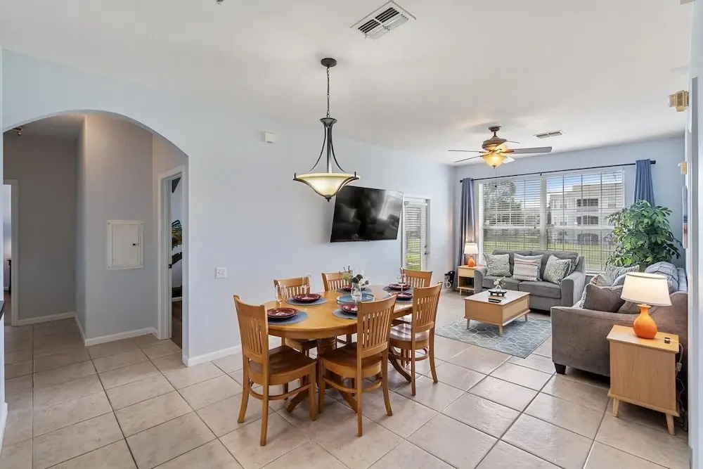 Hakuna Hideaway: 5 Mi To Disney! 1st Floor, Lion King Room & Resort Pool 3 Bedroom Condo