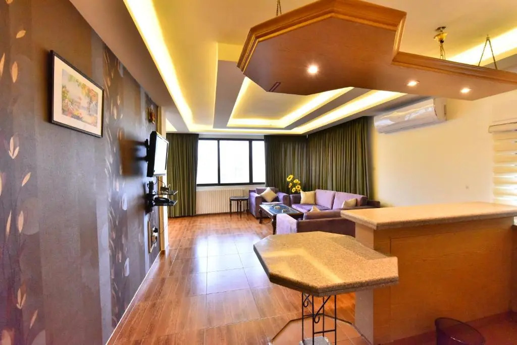Al-Farouq Suites