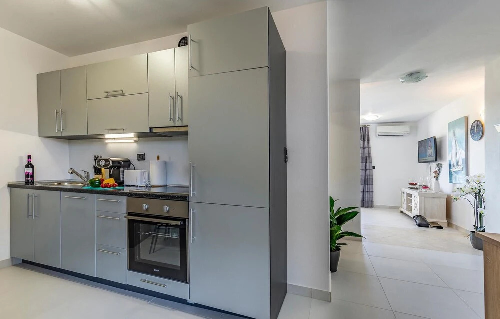 Nice Apartment in Liznjan With 1 Bedrooms and Wifi