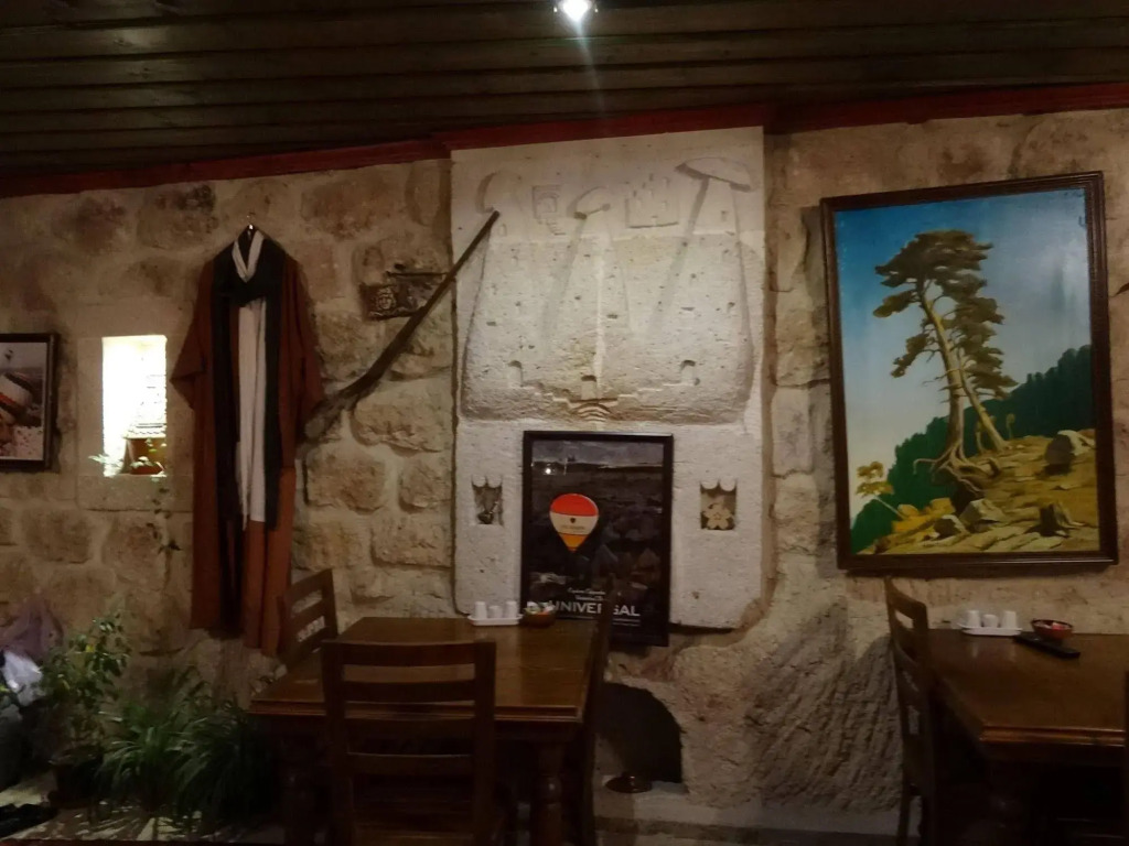 Emit Sakura Cave Hotel