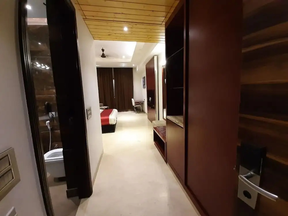 OYO 12464 Hotel C Pearls