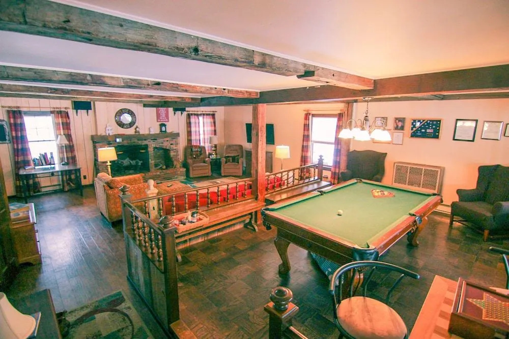 Admiral Peary Inn
