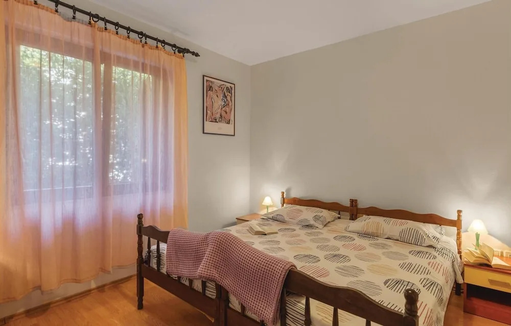 Nice Home in Medulin With Wifi and 2 Bedrooms