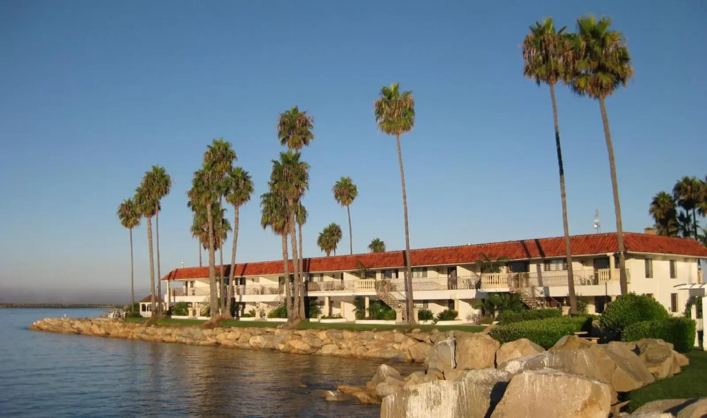 Oceanside Marina Suites - A Waterfront Hotel