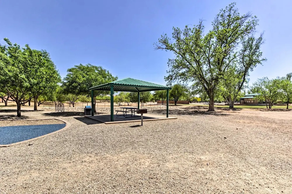 Step-free Sahuarita Retreat! Patio + Pool Access