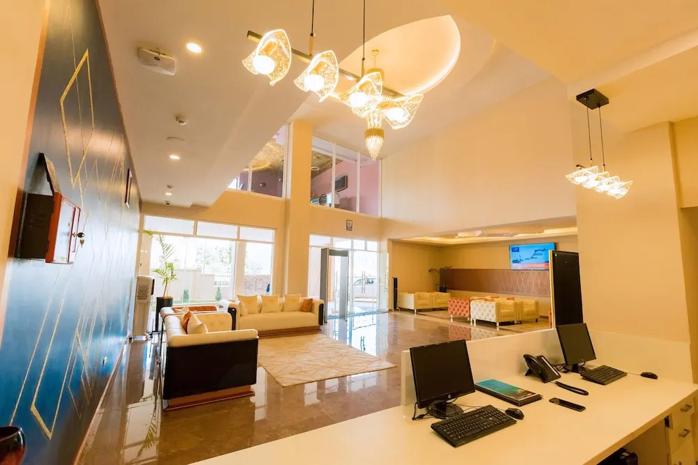 The Hut Restaurant & Boutique Hotel