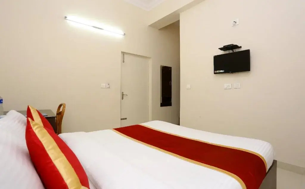 Saravana Inn