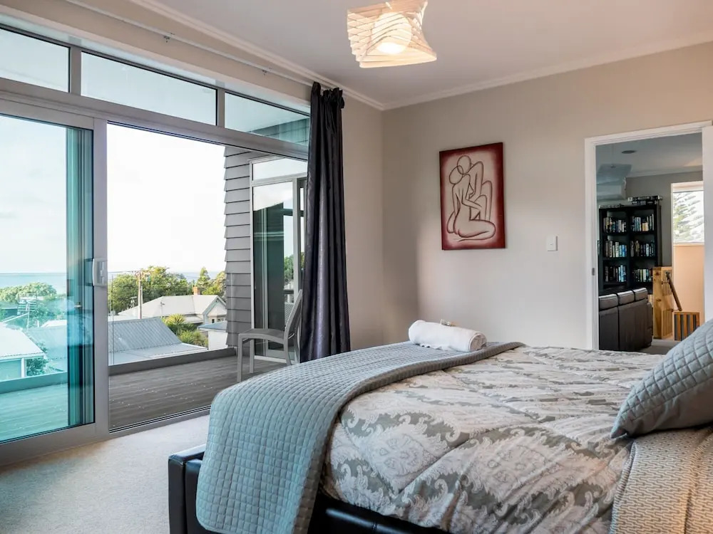 Magic on Molesworth - 2BR townhouse near CBD