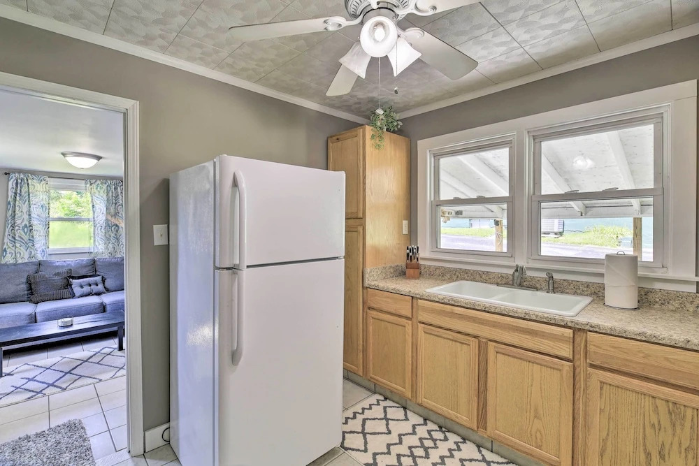 Cozy Cottage Near Dtwn Dining, Walk to Casino