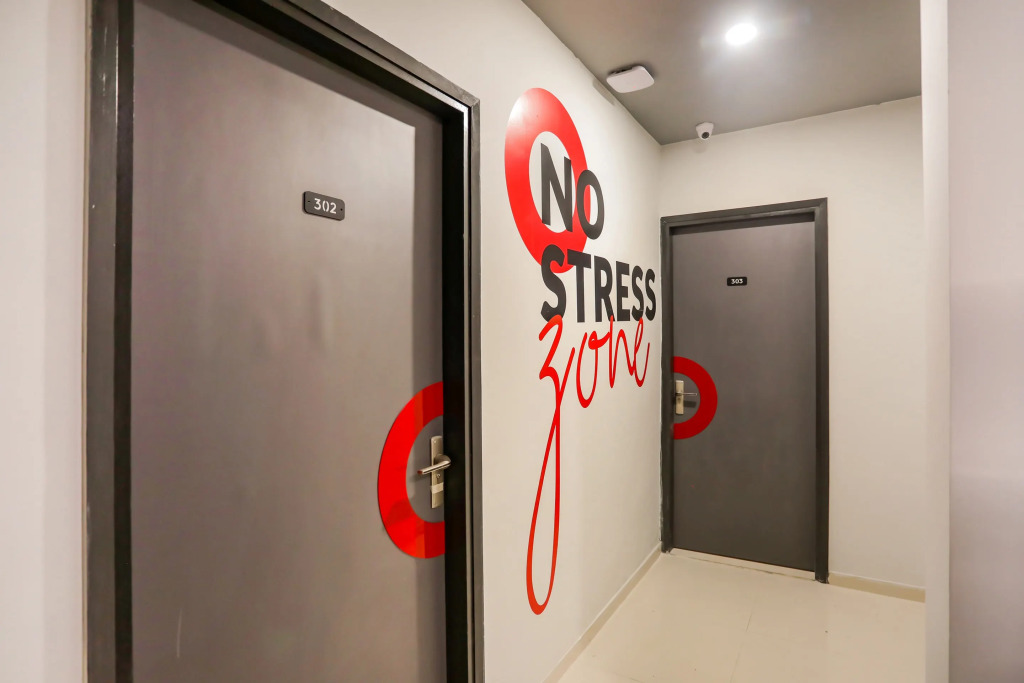 Super Collection O Le Noida Hotel Near Sector 76 Metro Station