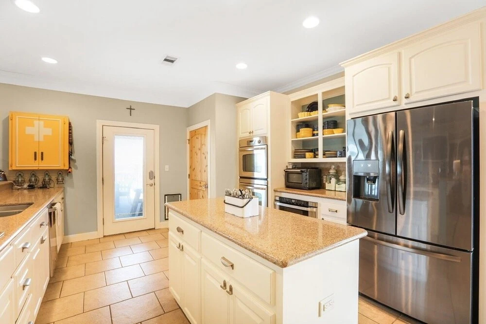 Lazy Days 4 Bedroom Home by Redawning