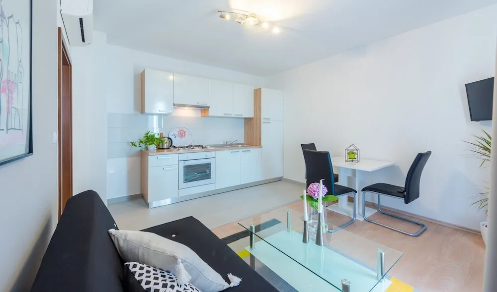 Apartments Villa Made 4U