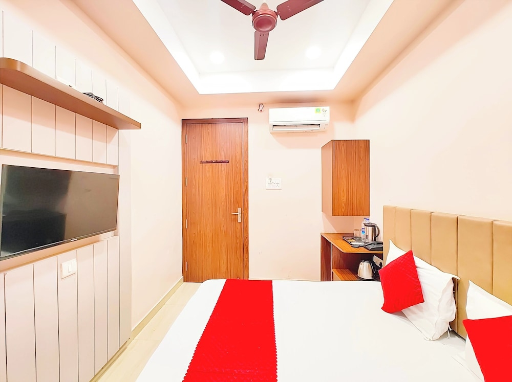 Hotel VIMOKSHA# RESIDENCE - Near Kashi-Vishwanath-Temple-And Ganga Ghat With-Lift-Wifi- Restaurant- Paid-Parking facilities-Newly Decorated Room- A Top Rated Premium Hotel in Varanasi