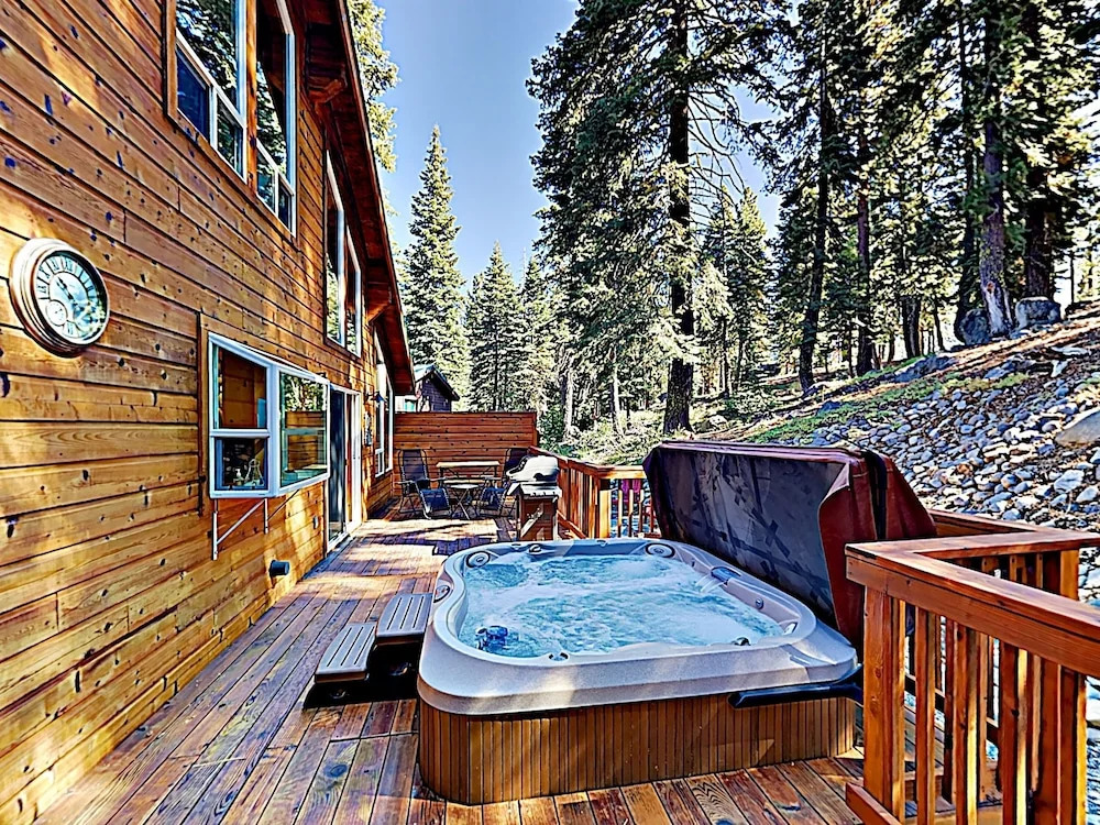 New Listing! Tahoe Donner Ski W/ Hot Tub 3 Bedroom Home