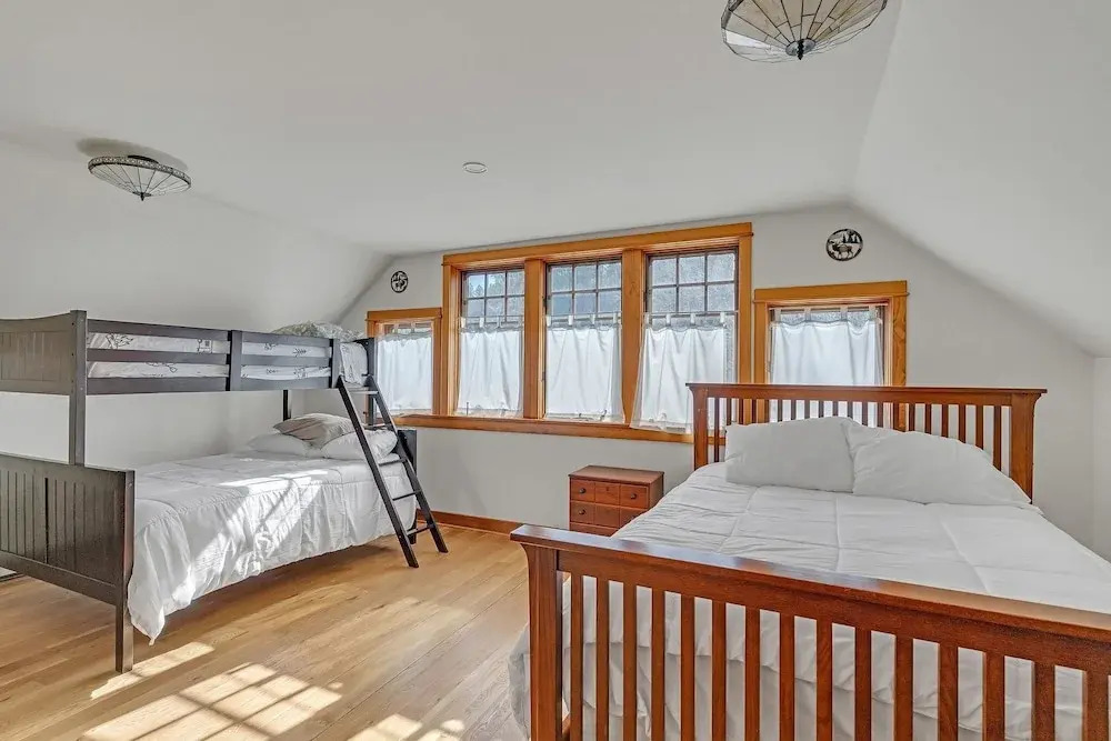 Charming Country 4br Retreat With Riverfront Views 4 Bedroom Cabin