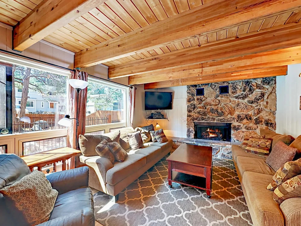 Large S. Lake Tahoe  W/ Hot Tub 6 Bedroom Home