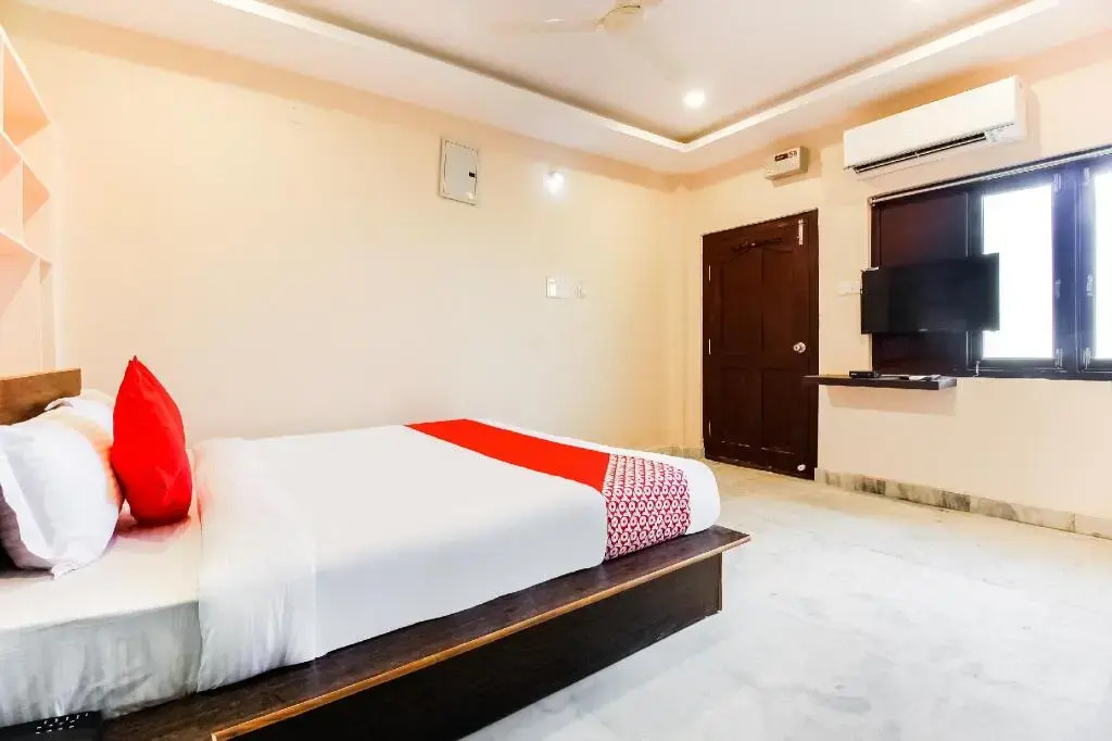 R Square Inn by OYO Rooms