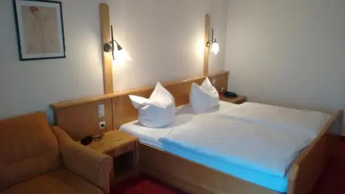 Altstadt- und Businesshotel Pfaubräu - Brauereigasthof - Frühstücksbuffet - kostenfreie Radgarage - Hunde willkommen