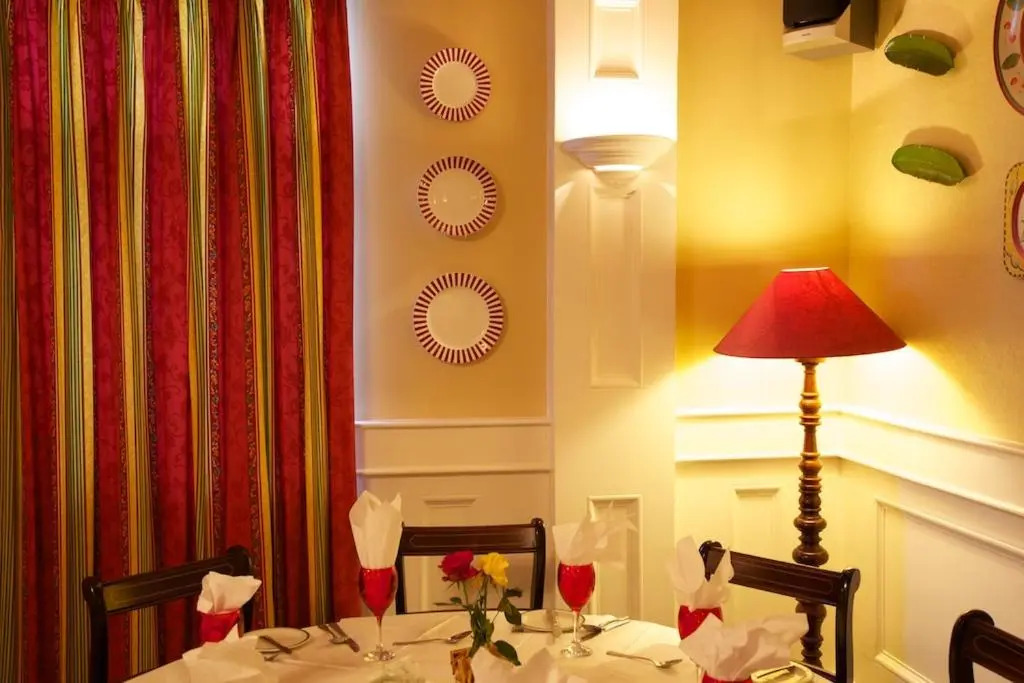 Tully's Hotel