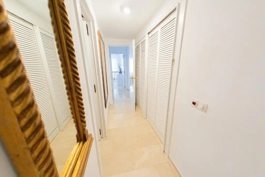 Beautiful 3BEDROOMS/2BATH/Golden Mile