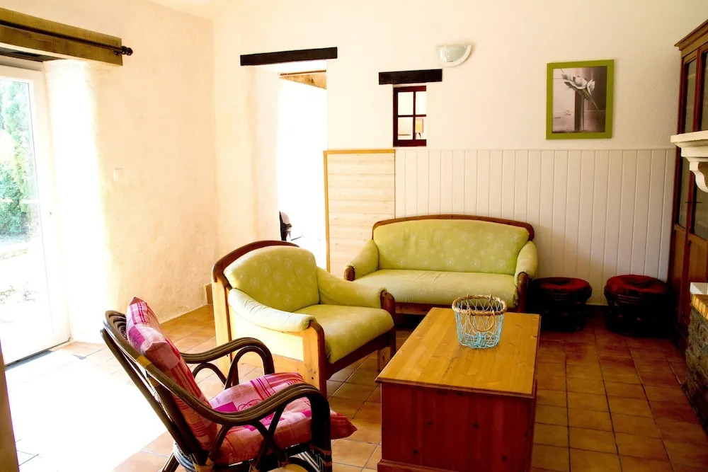 House With 2 Bedrooms in Froidfond, With Pool Access and Furnished Ter