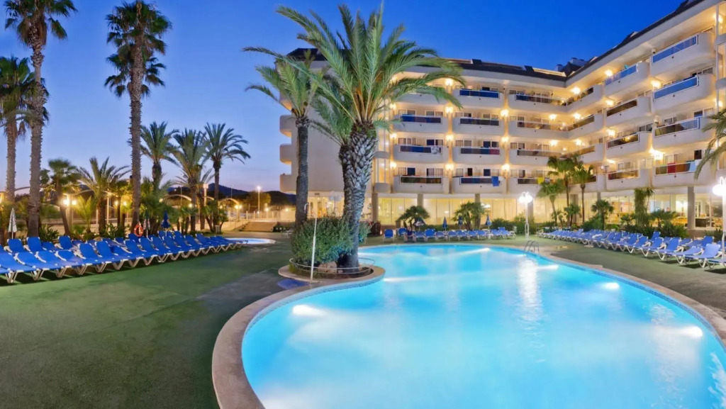 Caprici Beach Hotel & Spa