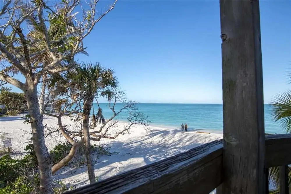 084-Tarpon Lodge