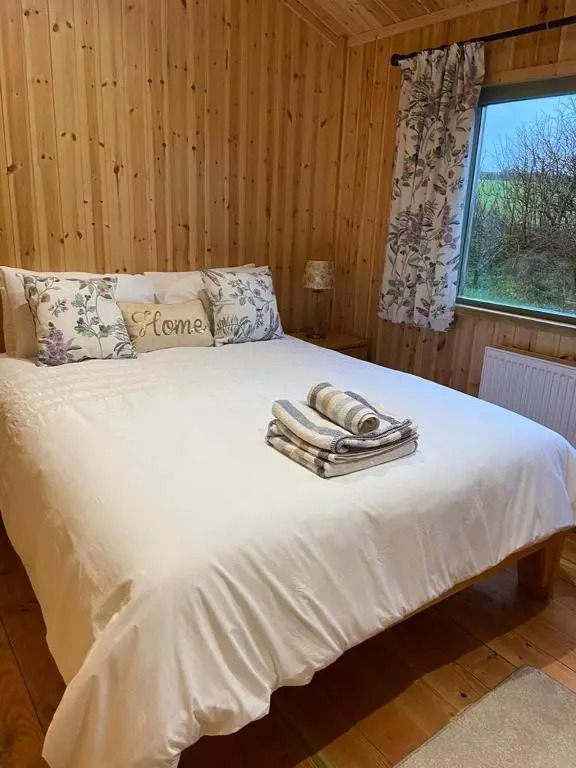 Rural Wood Cabin - less than 3 miles from St Ives